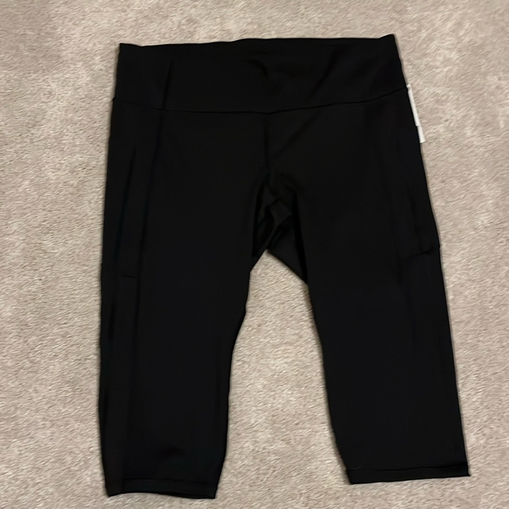 Athleta Ultimate Stash II Capri NWT